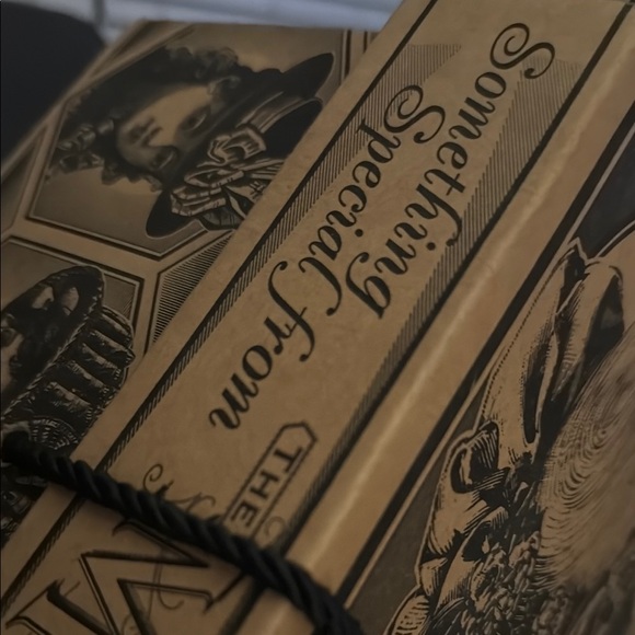 Mary Jean Collection Vintage Hat Box - Picture 6 of 15